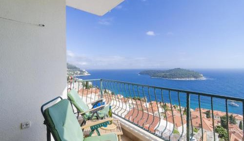 Two-Bedroom Apartment with Terrace and Sea View