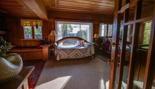 Deluxe Double Room (2 Adults + 1 Child)