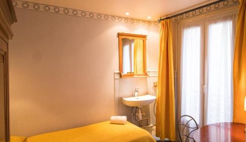 Single Room with washbasin only