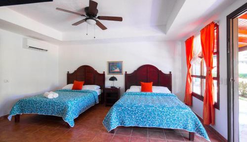  Beachfront two Queen Beds