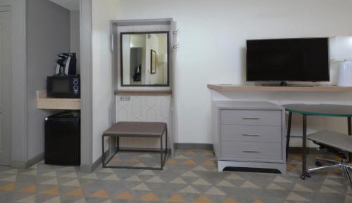 Standard King Room - Communications Accessible