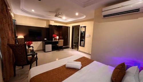 Deluxe Queen Room