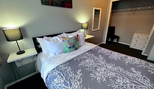Two-Bedroom Apartment 131 - Private Entrance - Self Check In