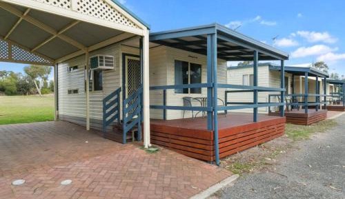 Standard 2 Bedroom Cabin – Sleeps 6
