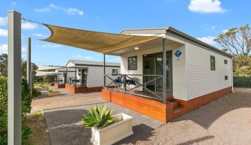 Superior 2 Bedroom Cabin – Sleeps 6