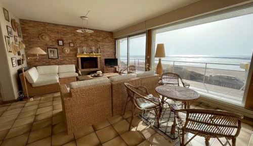 Holiday Home (10 Adults)