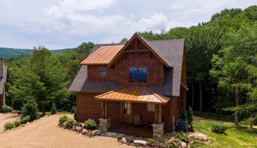 Three-Bedroom Holiday Home 