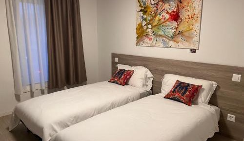Deluxe Double or Twin Room with City View