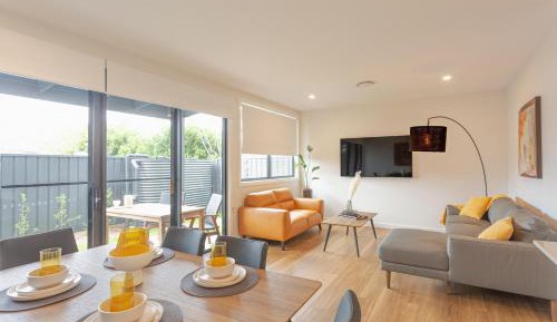 Three Bedroom Deluxe Apartment 