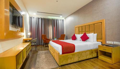 Deluxe Queen Room