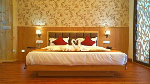 Suite with Mountain View
