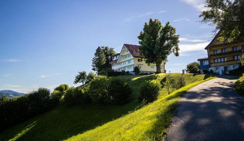 Apartment with Mountain View