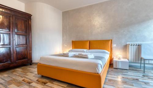 Large Double Room with Private Internal Bathroom
