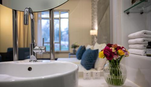 Boutique Room
