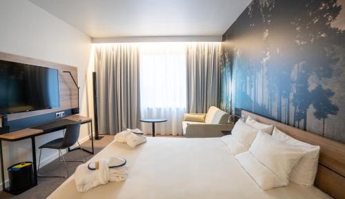 Executive Queen Room with Sofa