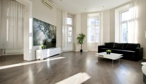 Deluxe King Suite