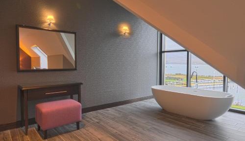 Suite with Lake View