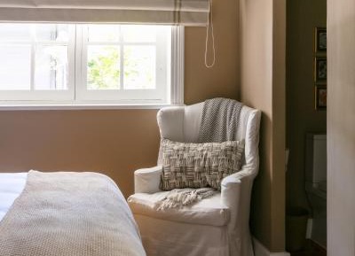 Junior Queen Room
