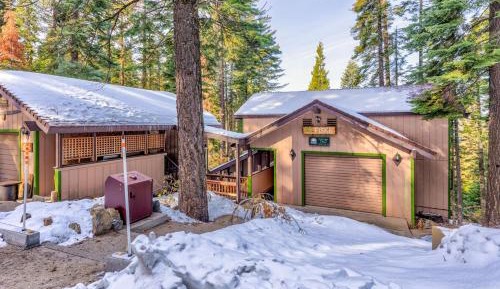 Three-Bedroom Holiday Home 
