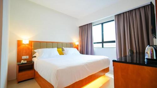 Premium Super King Room with Window