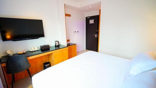 Premium Super King Room without Window