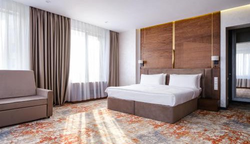 Suite with Mountain View
