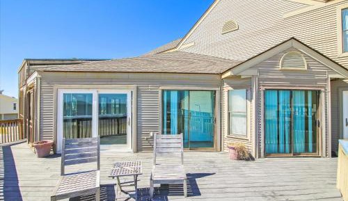 Five-Bedroom Holiday Home