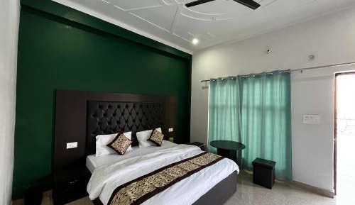 Double Room with Mountain View