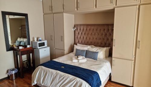 Luxury Queen Room