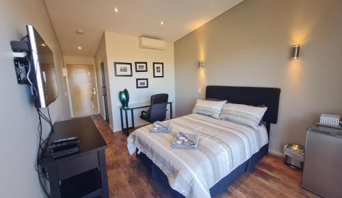 Deluxe Queen Room