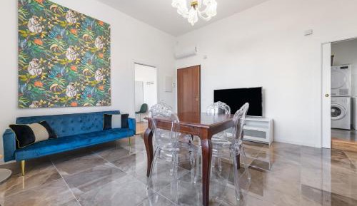 Superior One-Bedroom Apartment