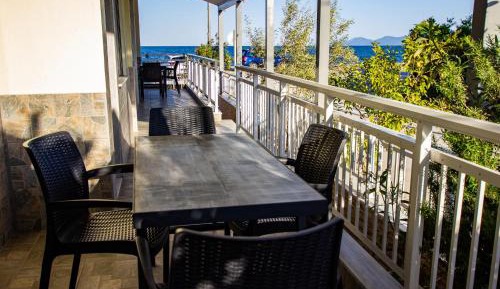 Deluxe Apartment with Partial Sea View