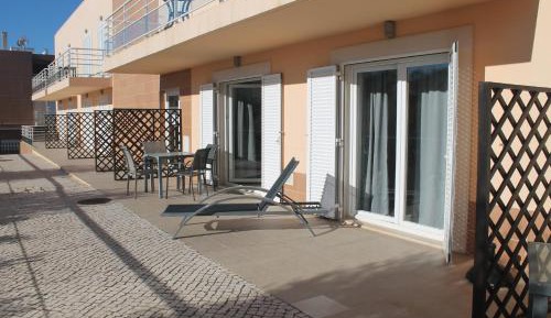 Apartment with Pool View 