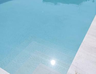 Apartment with Pool View 