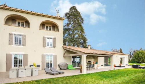 Four-Bedroom Holiday Home