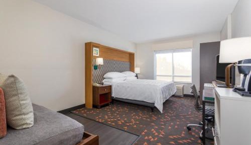 Standard King Room with Mobility Accessible Tub