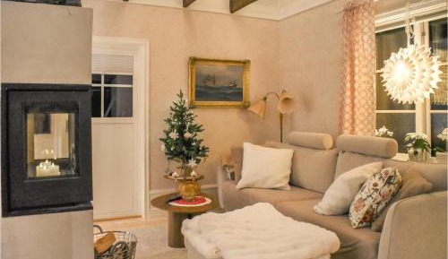 Three-Bedroom Holiday Home 