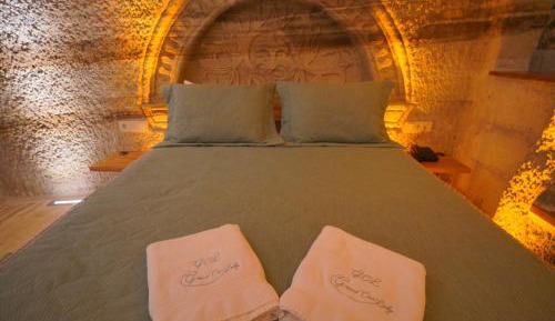 Superior Cave Suite 