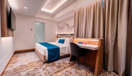 Deluxe King Room