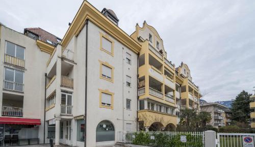 Superior One-Bedroom Apartment