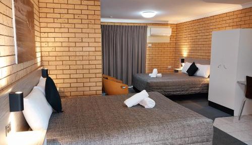 Queen + Double (Non Pet-Friendly) - Upstairs only