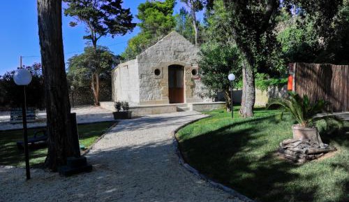 Bungalow with Garden View