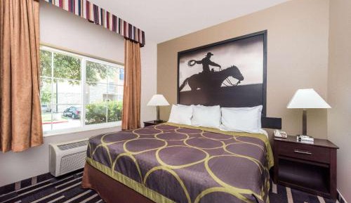1 King, Mobility/Hearing Access Rm/Studio Suite, Bathtub w/ Grab, Non-Smoking