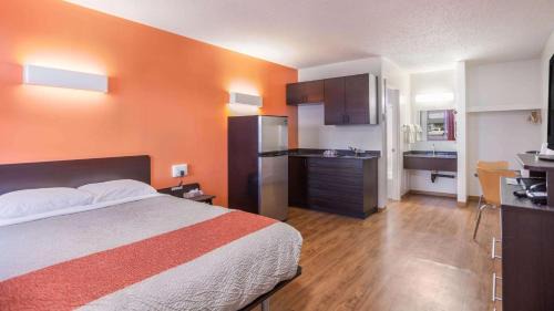 Deluxe Room One Queen with Kitchen 