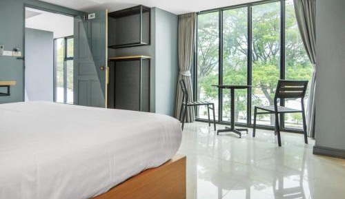 Deluxe Double Room with Lake View