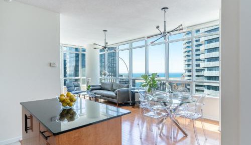 Apartment with Lake View