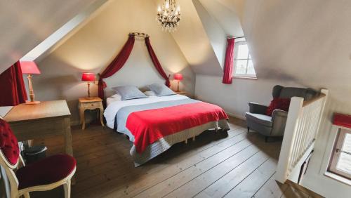 Deluxe Suite with Spa Bath