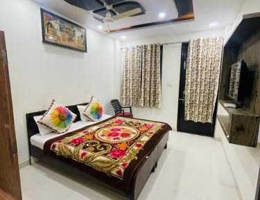 Deluxe Room (2 Adults + 1 Child)