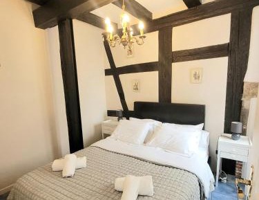 Superior Two-Bedroom Apartment with Bath