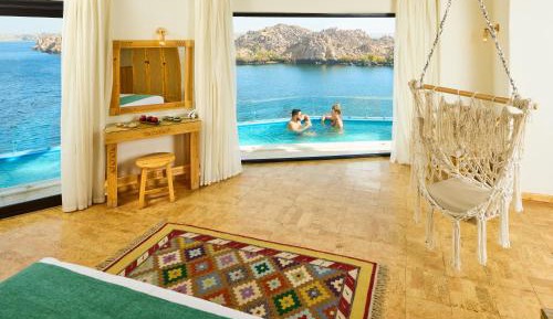 Infinity Suite with Temple and Nile View